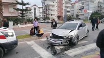 Ticari taksi ile otomobilin çarpıştığı kazada 2 kişi yaralandı