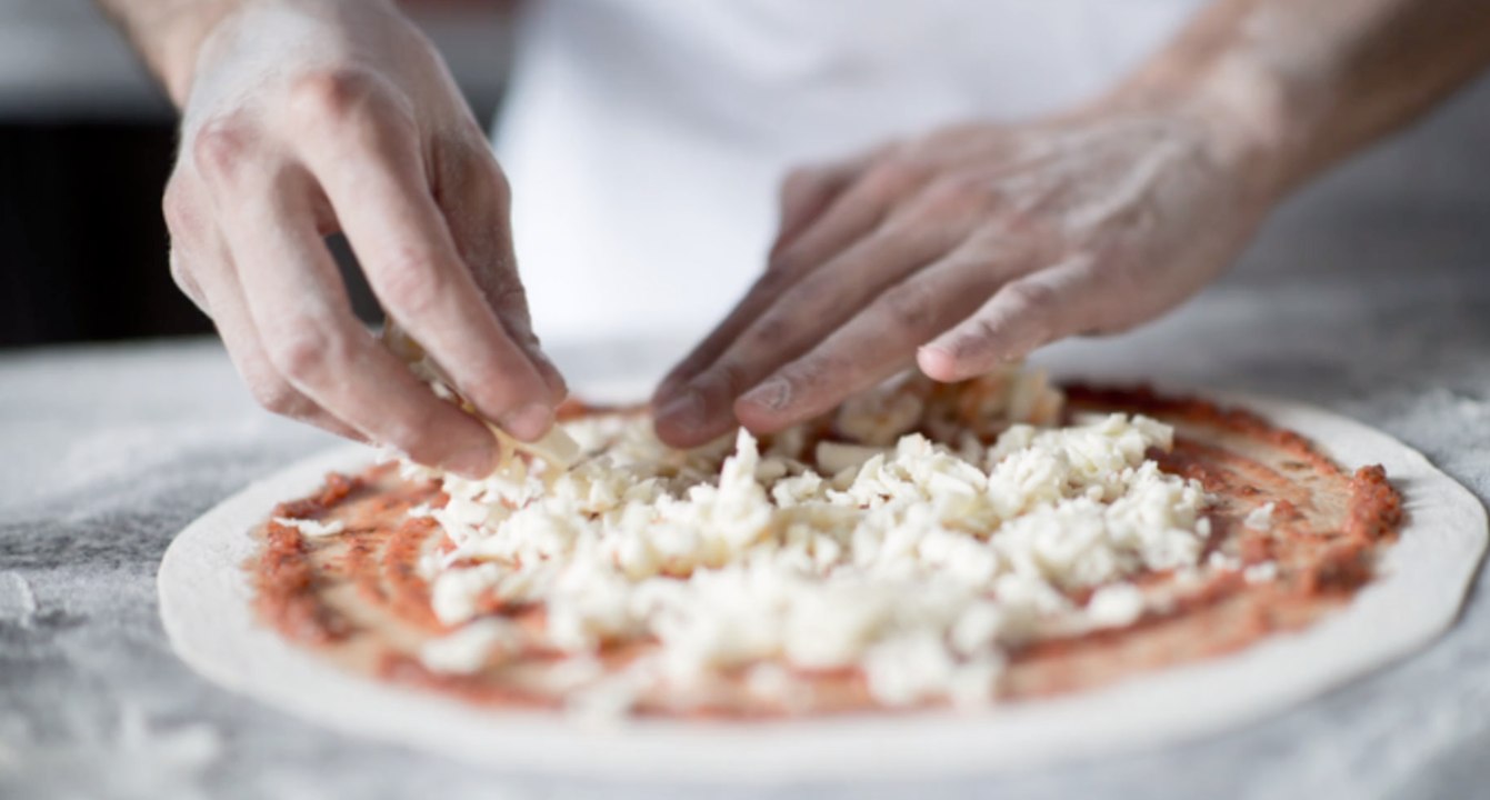 Pizzeria-Angestellte wird wegen fehlender Sauce von Frauen verprügelt