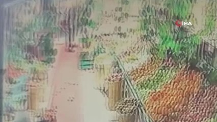 Sarıyer'de bir marketten 40 bin lira değerinde ürün çalan şahıslar kamerada