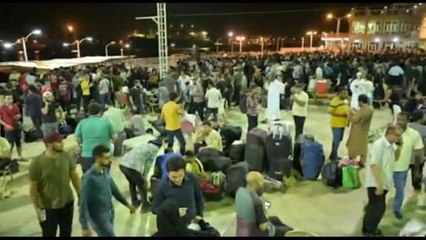 A Port Sudan centinaia in coda per fuggire dalla guerra