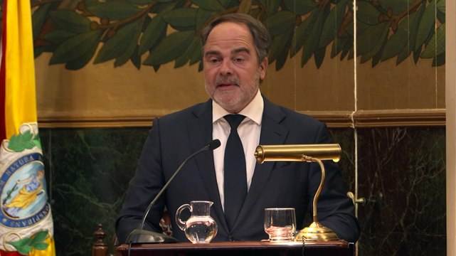 La Real Academia Nacional de Medicina entrega su medalla de honor a Roberto Úrbez