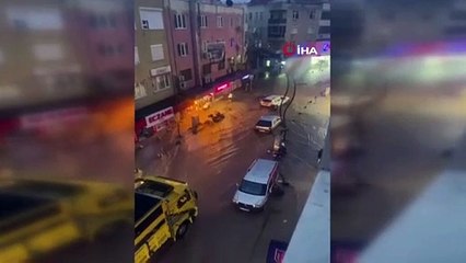 Balıkesir'de sağanak ile gelen taşkın araçları böyle sürükledi