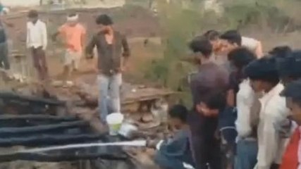 ललितपुर: अज्ञात कारणों से झोपड़ी में लगी आग, सामान जलकर राख