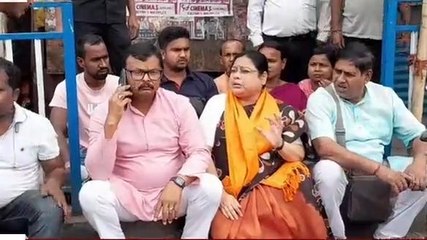 উঃদিনাজপুরঃ পুলিশের গুলিতে খুন যুবক! রাস্তায় বসে বিক্ষোভ সাংসদের