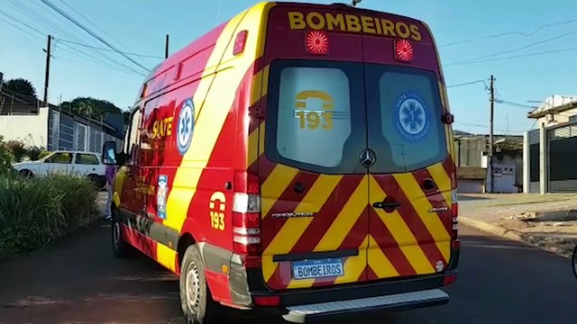 Colisão entre carro e moto deixa jovem de 29 anos ferido no Santa Cruz