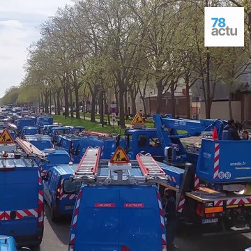 300 agents d'Enedis manifestent devant le château de Versailles contre la réforme des retraites