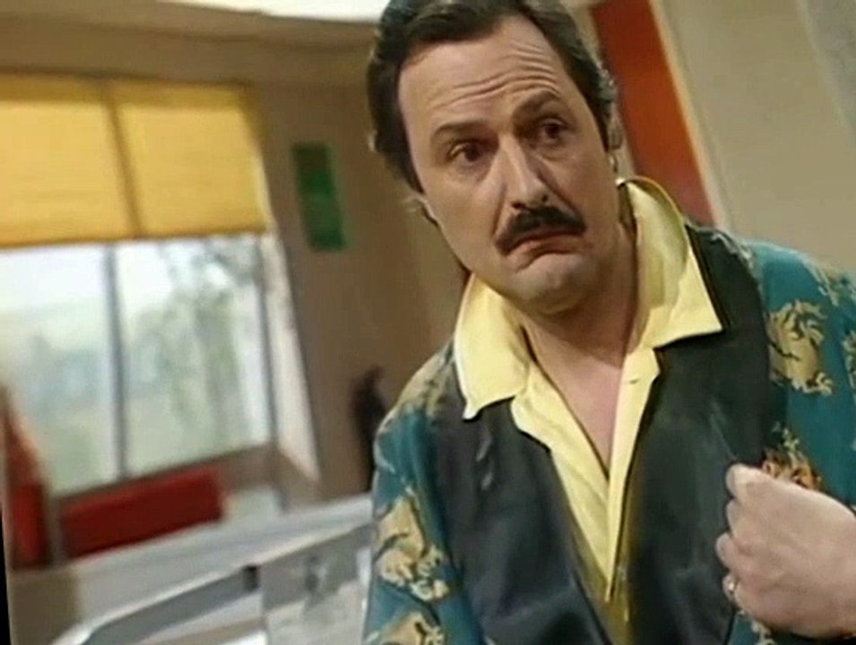 Only When I Laugh S02 E04