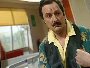 Only When I Laugh S02 E04