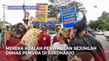Batman dan Gatotkaca Ikut Jaga Arus Balik di Sukoharjo Sekalian Bagikan Jamu Kuat Nyetir!