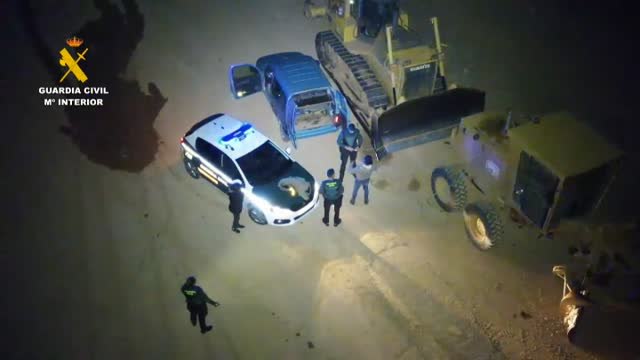 Detenidos dos individuos pillados in fraganti robando gasóleo de maquinaria de obra