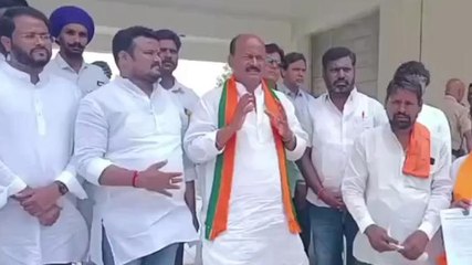 జనగామ: రైతులు కన్నీరు పెడుతుంటే.. వారు చిందులేస్తున్నారు..!