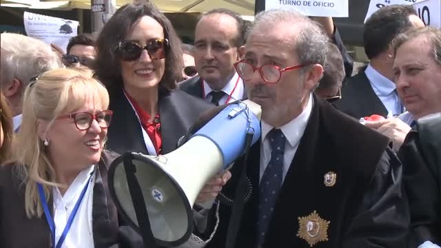 Abogados del turno de oficio piden frente al Congreso mejoras laborales