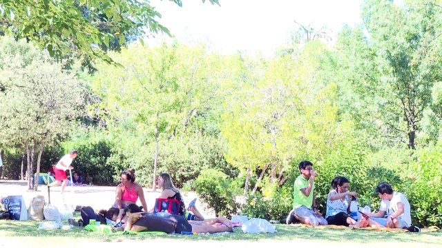 La playa de Madrid Río abrirá el viernes y 17 piscinas municipales lo harán el 13 de mayo