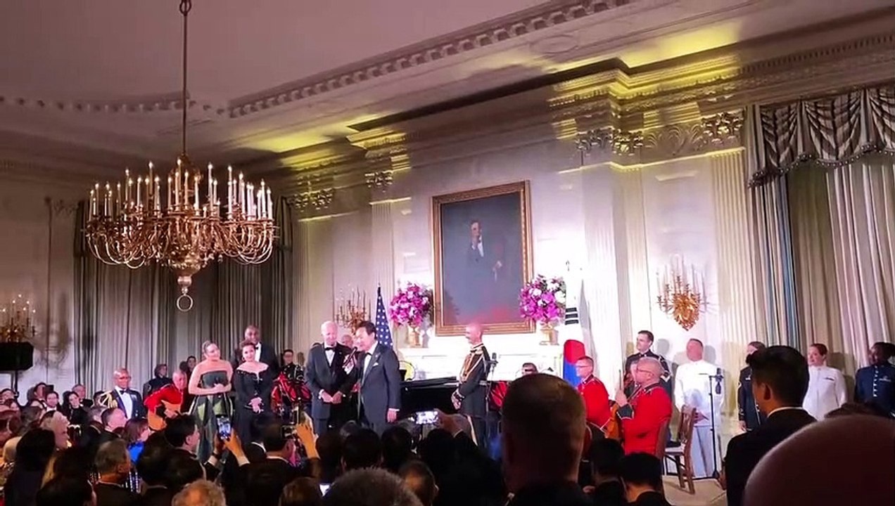 Güney Kore Devlet Başkanı, Beyaz Saray'da Don McLean'in 'Amrican Pie' şarkısını söyledi