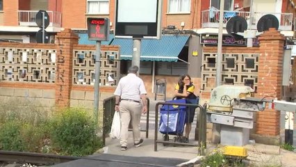 Se repiten las imprudencias en el paso a nivel de Alfafar donde una joven fue arrollada