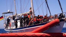 Lampedusa, trasferimenti massicci dall'hotspot