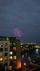 In cielo un codice QR viola formato da centinaia di droni: ecco cos'è successo a Londra