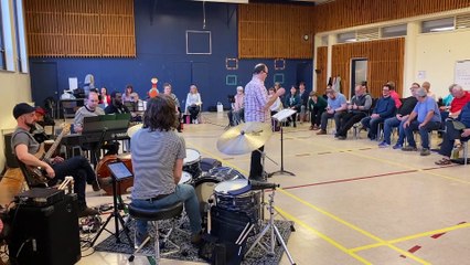 Plein Phare sur le prochain spectacle des Enchanteurs