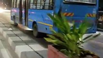 SURAT VIDEO/ गोड़ादरा रेलवे ओवरब्रिज पर रॉन्ग साइड से सिटी बस चलाने का वीडियो वायरल