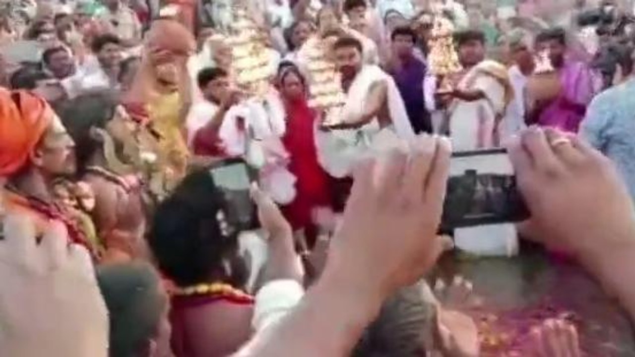 న్యాల్కల్: గరుడ గంగాహారతి.. భారీగా హాజరైన భక్తులు