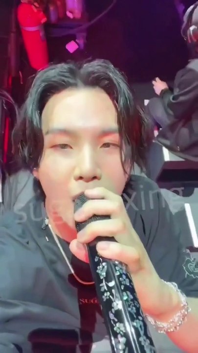OMG Suga filmed himself with an ARMY's phone