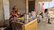 لقطات فيديو خاصة بـ #العربية تظهر إغلاق المحال التجارية في #أم_درمان.. والأهالي يطالبون الحكومة السودانية بتوفير الأمن #السودان