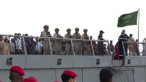 #العربية ترصد وصول 200 شخص من جنسيات مختلفة من #السودان إلى قاعدة الملك فيصل البحرية في #جدة