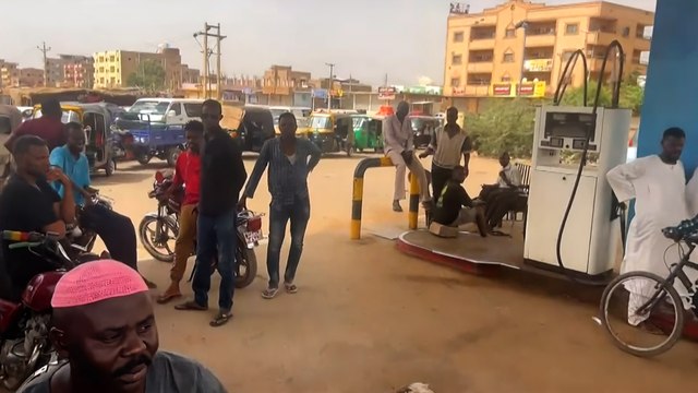 انعدام المواد الغذائية والوقود.. جانب من معاناة السودانيين في جنوبي الخرطوم