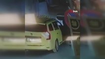 İzmir'deki korkunç cinayet kamerada: Taksiden inen iki kişi ateş edip böyle kaçmış