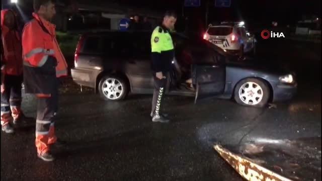 Alkollü sürücü refüje çarparak durabildi