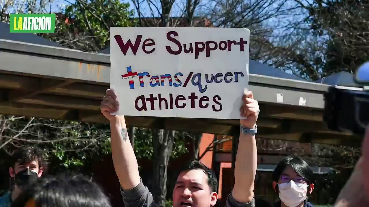 Jugadora de voleibol pide la expulsión de mujeres trans del deporte femenino