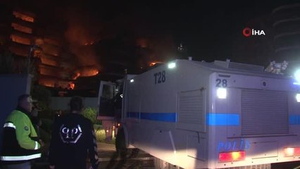 İzmir'de Folkart Sitesi'nde büyük yangın devam ediyor