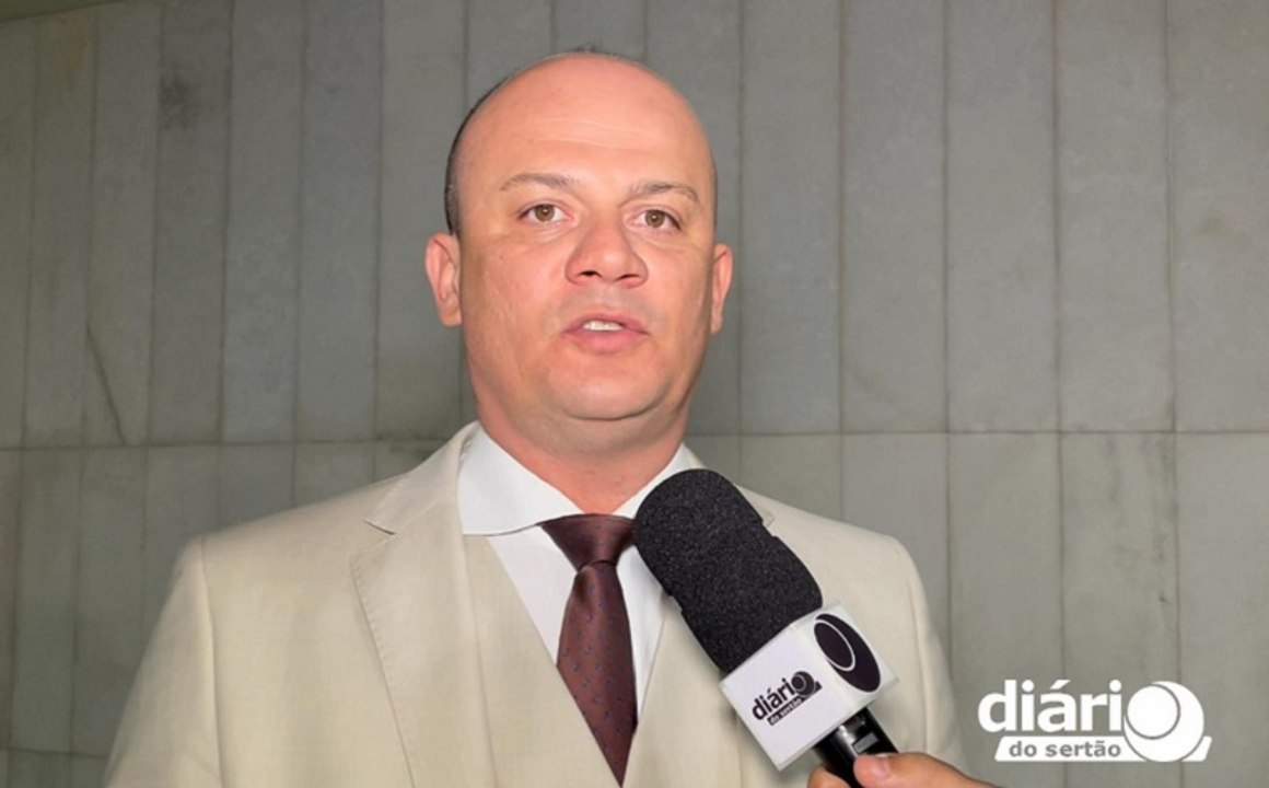 Cabo Gilberto rebate críticas sobre ida a evento com Cícero Lucena: “Fui e iria novamente”