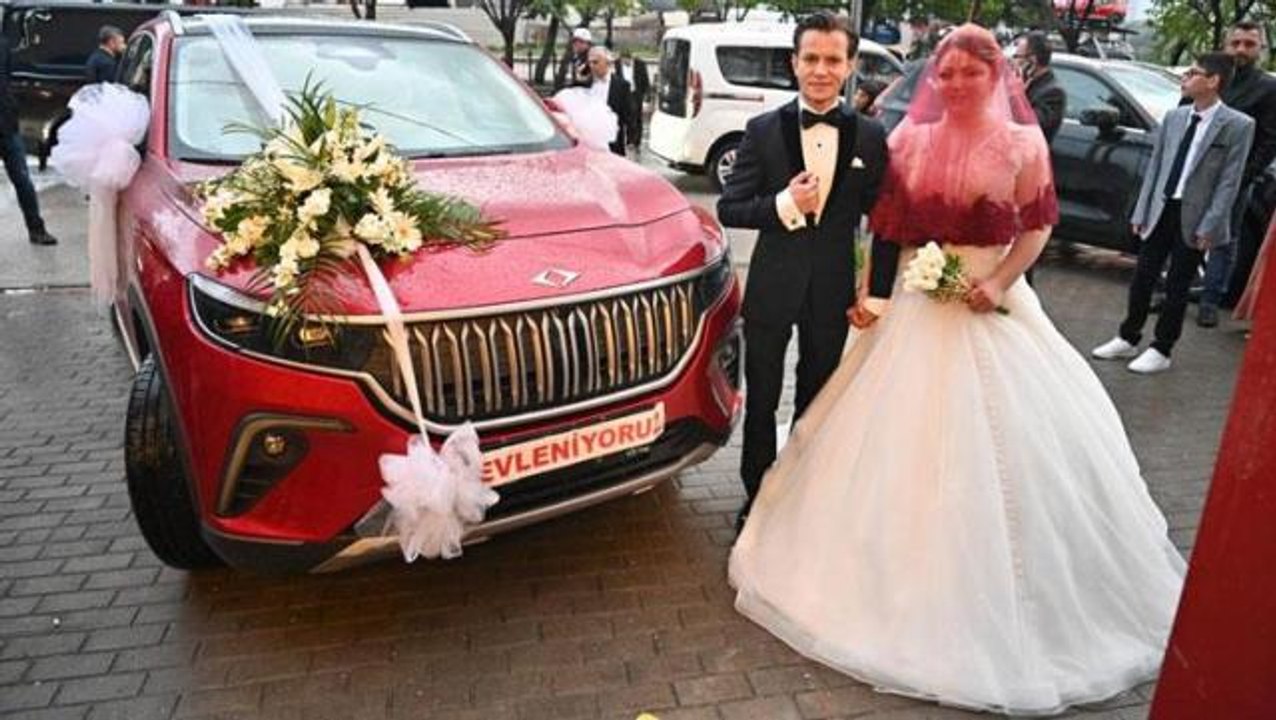 Bakan Varank sözünü tuttu! Togg gelin arabası oldu, şoför ise Başkan Alinur Aktaş