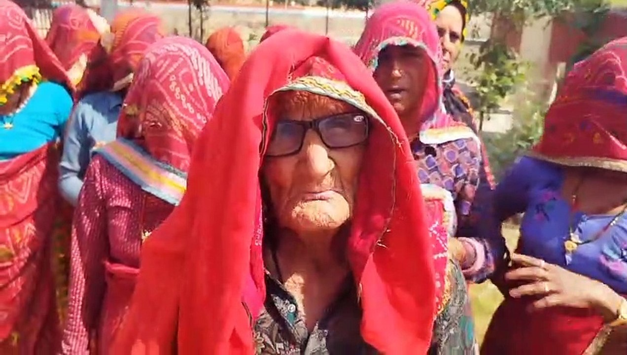 पेयजल समस्या पर फूटा ग्रामीणों का आक्रोश