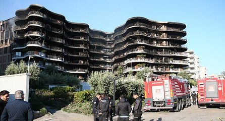 İzmir'de lüks sitedeki yangının büyüklüğü gün ağarınca ortaya çıktı 