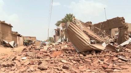 الجزيرة ترصد حجم الدمار.. قصف استهدف منطقة الكلاكلة القبة جنوب غربي الخرطوم