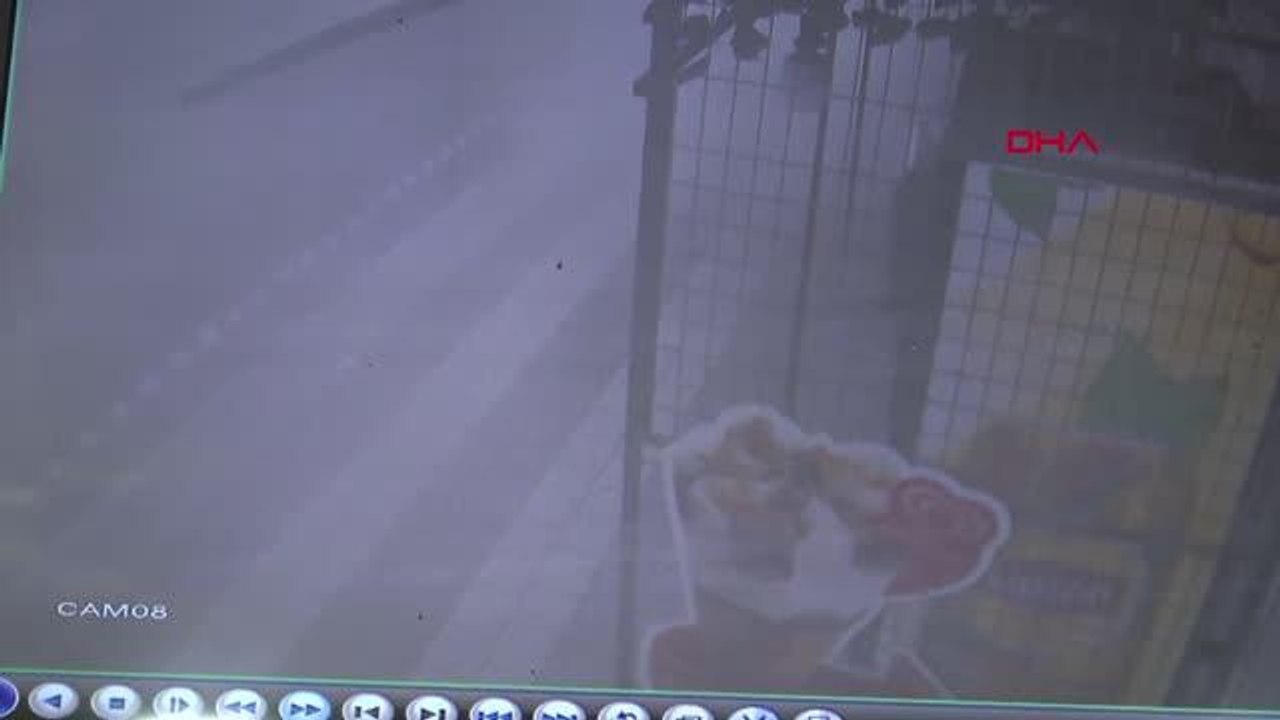 AVCILAR'DA BİNA YIKIM SIRASINDA ÇÖKTÜ; BİTİŞİĞİNDEKİ BİNA ZARAR GÖRDÜ