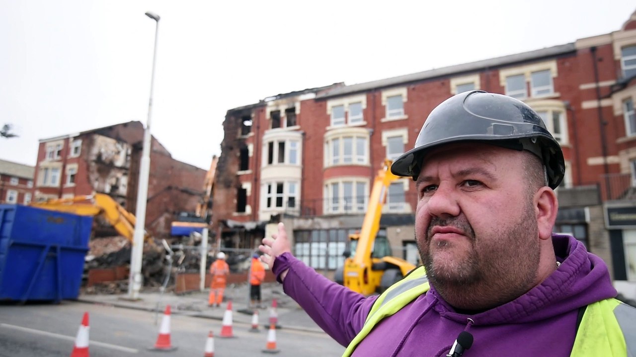 Demoltion of the New Hacketts Hotel which was destroyed by a fire.