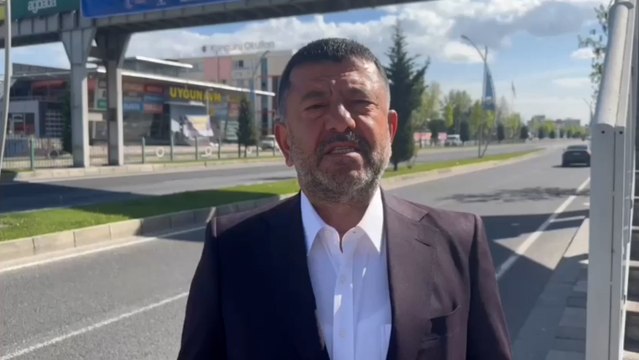 AKP’li belediye, CHP’nin afişlerini söküp AKP’nin afişlerini astı