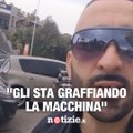 “Sta graffiando la macchina di una persona anziana”: il video denuncia sui social dei parcheggiatori abusivi a Napoli