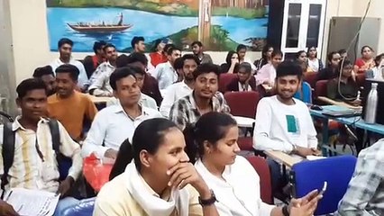 कॉलेज में यातायात नियमों की दी जानकारी