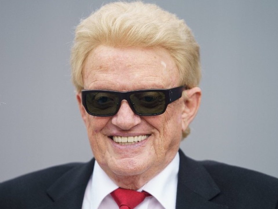 "Zehn nackte Friseusen": Heino covert Ballermann-Hits
