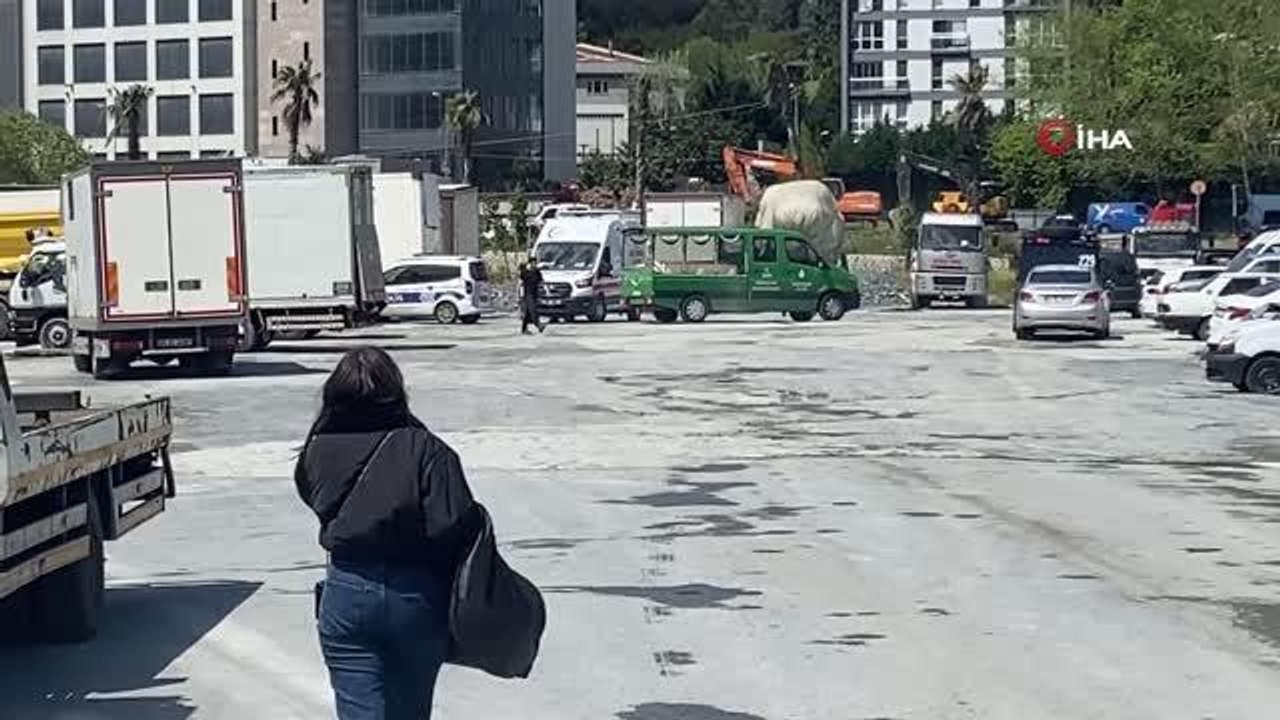 İstanbul'da iki genç araçta başlarından vurulmuş halde ölü bulundu