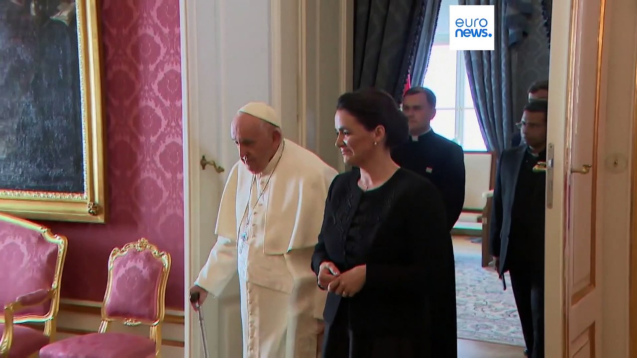 Papa Francesco in Ungheria chiede sforzi maggiori per la pace per l'Ucraina