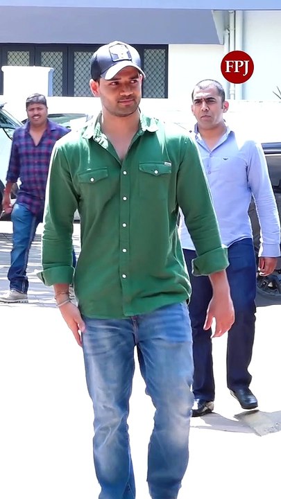 Sooraj Pancholi Distributes Sweets to Paps After Being Acquitted in Jiah Khan Case