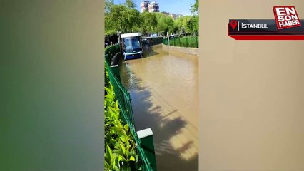 İstanbul su borusu patladı, yollar göle döndü