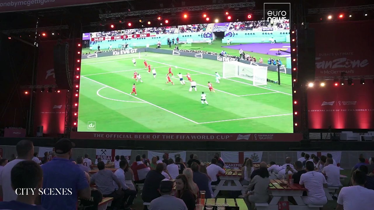 Dubai contagiata dalla febbre del calcio: migliaia di tifosi per i Mondiali
