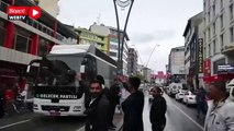 Seçim çalışmaları sırasında Davutoğlu ile karşılaşan Ümit Özdağ: Ahmet Bey gel buraya ya