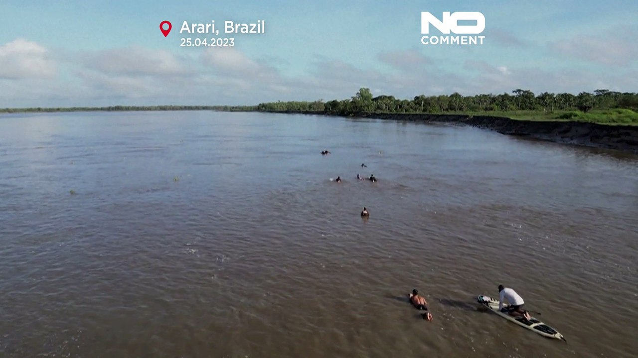 Wellenreiten im Amazonasgebiet: Surfer:innen trotzen der 'Pororoca'